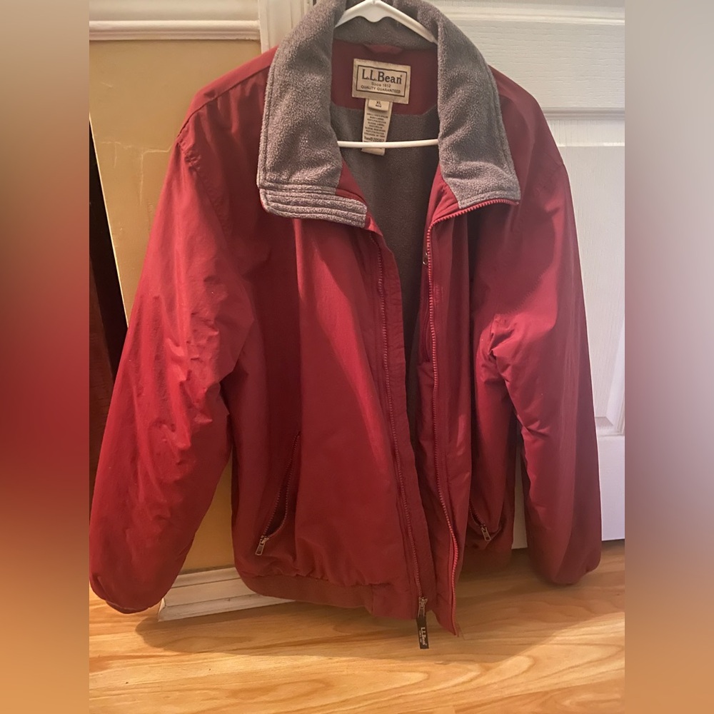 L.L. Bean VINTAGE Thinsulate Burgundy Jacket with Charcoal Collar